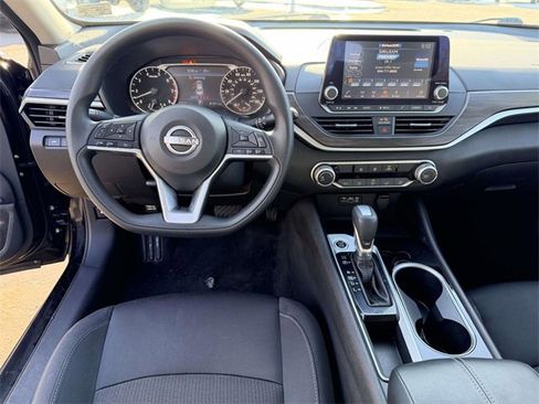 Used 2024 Nissan Altima 2.5 SV image 17