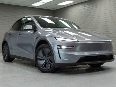 Used 2026 Tesla Model Y Long Range image 1