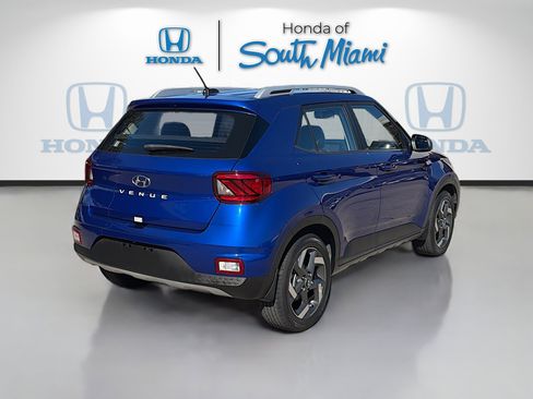 Used 2024 Hyundai Venue Limited image 7