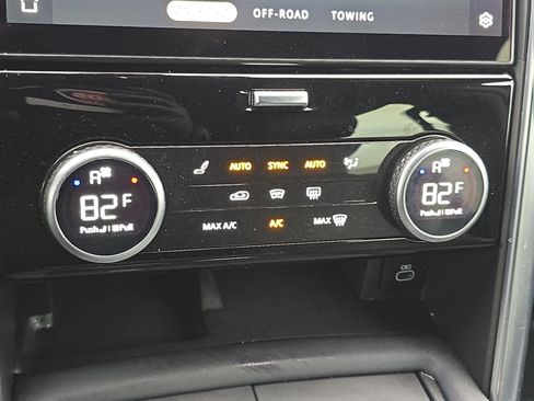 Used 2022 Land Rover Discovery S R-Dynamic image 24