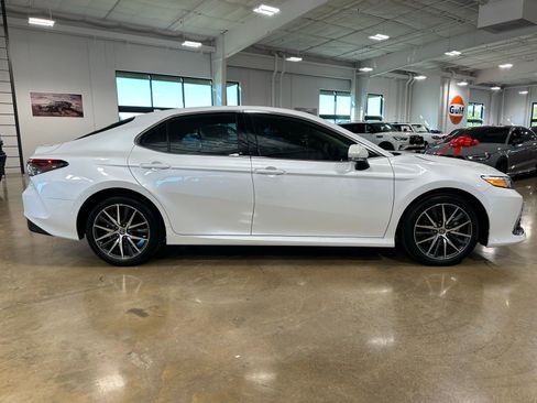 Used 2024 Toyota Camry XLE image 9