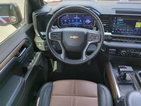 Certified 2025 Chevrolet Silverado 1500 High Country w/ High Country Premium Package AWD/4WD image 19