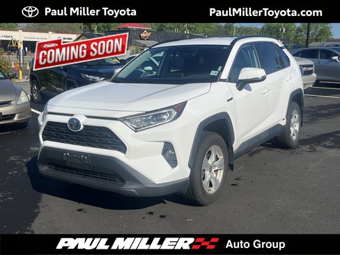 Used 2021 Toyota RAV4 XLE w/ XLE Grade Weather Package AWD/4WD image 1