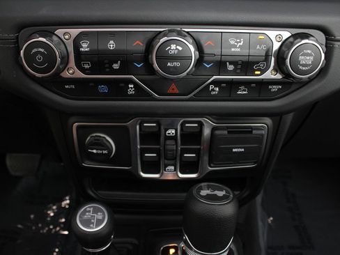 Used 2025 Jeep Wrangler Unlimited Sahara w/ Safety Group AWD/4WD image 6
