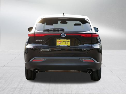 Used 2023 Toyota Venza LE image 6