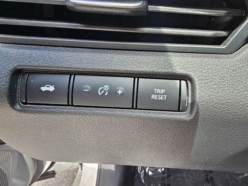 Used 2025 Nissan Altima 2.5 SV FWD image 19