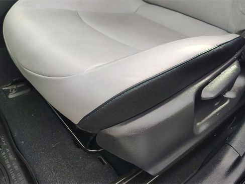 Used 2020 Toyota Prius XLE image 10