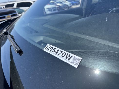 Used 2023 Chevrolet Traverse LT FWD image 16