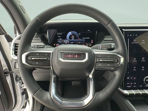 Used 2025 GMC Acadia Elevation AWD/4WD image 14