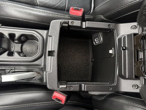 Used 2018 Jeep Wrangler Unlimited Sahara image 26