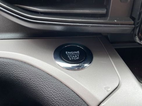 Used 2023 Ford Explorer XLT image 39