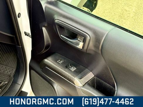 Used 2020 Toyota Tacoma TRD Off-Road image 26