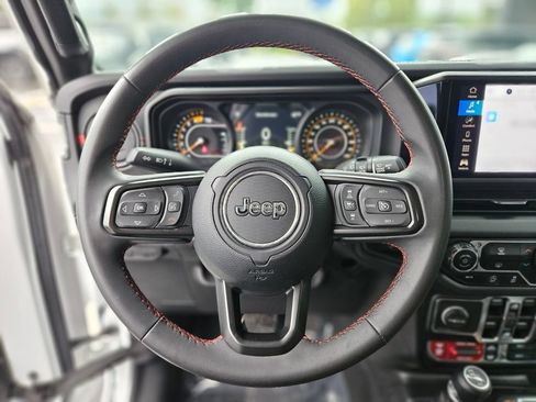 Used 2024 Jeep Wrangler Unlimited Rubicon AWD/4WD image 28