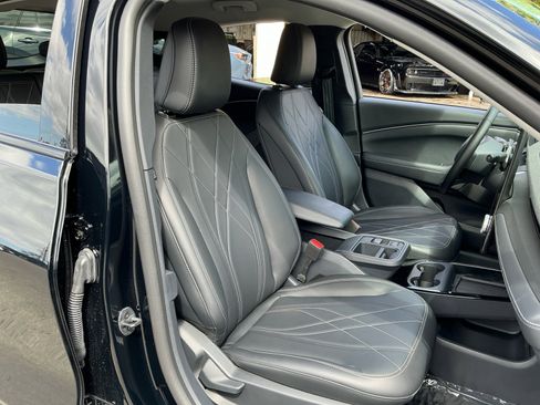 Used 2025 Ford Mustang Mach-E Select image 21