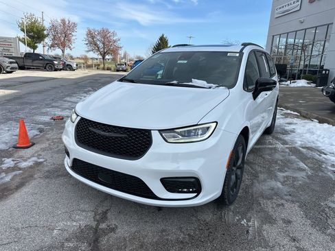 New 2026 Chrysler Pacifica Select image 12