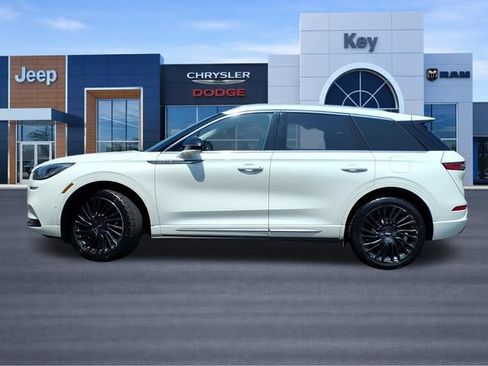 Used 2021 Lincoln Corsair Reserve AWD/4WD image 2