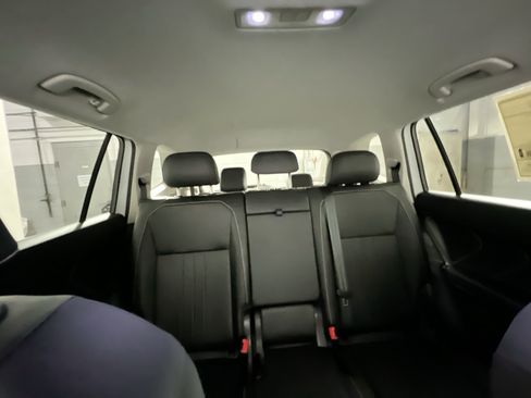 Used 2023 Volkswagen Tiguan SE FWD image 33