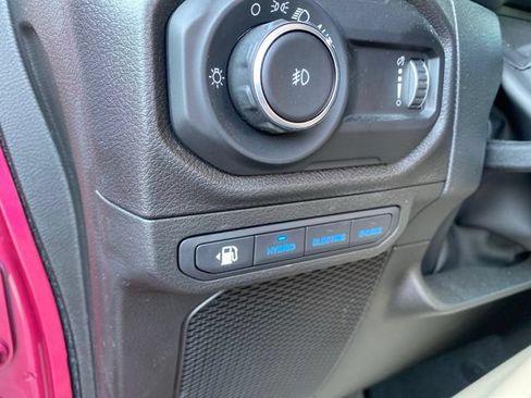 Used 2024 Jeep Wrangler Unlimited AWD/4WD image 17