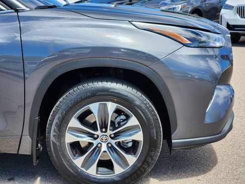 Used 2025 Toyota Highlander XLE AWD/4WD image 7