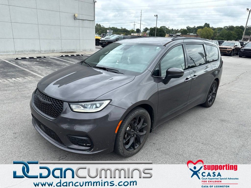 Used 2023 Chrysler Pacifica Touring-L w/ S Appearance Package FWD image 1