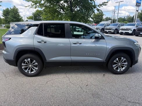 Used 2025 Chevrolet Equinox LT AWD/4WD image 6