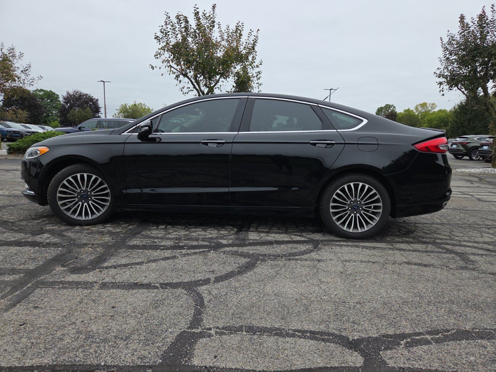 Used 2017 Ford Fusion Titanium AWD/4WD image 9