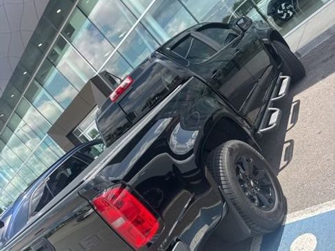 Used 2021 Chevrolet Colorado Z71 w/ Z71 Midnight Edition AWD/4WD image 6