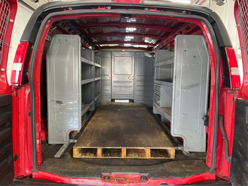 Used 2017 GMC Savana 3500 image 11