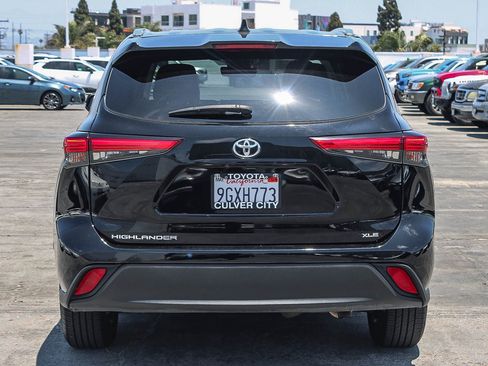 Used 2021 Toyota Highlander XLE FWD image 8