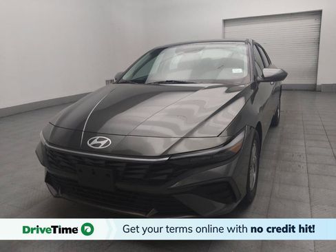 Used 2025 Hyundai Elantra SE FWD image 1