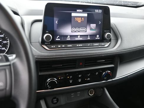 Used 2024 Nissan Rogue S AWD/4WD image 19