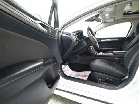 Used 2020 Ford Fusion SE FWD image 9