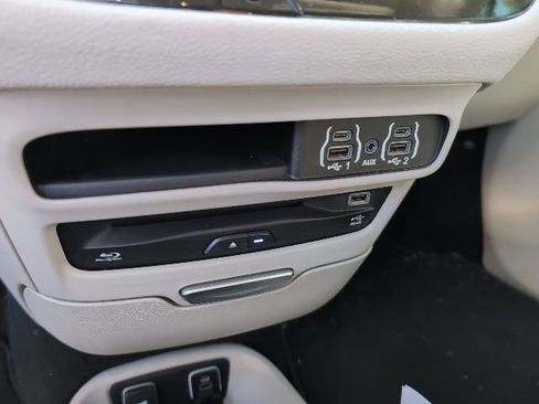 Used 2021 Chrysler Pacifica Touring-L w/ Uconnect Theater Family Group image 20