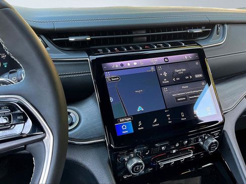 Used 2024 Jeep Grand Cherokee Overland w/ Luxury Tech Group IV image 7