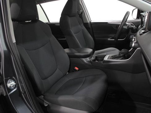 Used 2021 Toyota RAV4 LE image 14