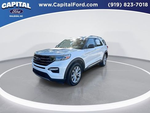 Certified 2022 Ford Explorer XLT w/ Equipment Group 202A image 4