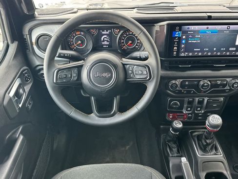 Used 2025 Jeep Wrangler Willys image 16