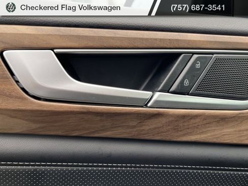 Used 2024 Volkswagen Atlas SE image 15