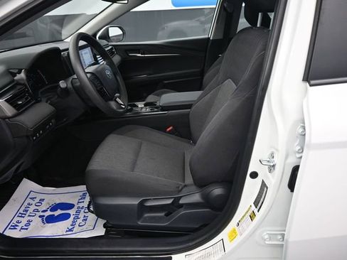 Used 2025 Toyota Camry LE image 11