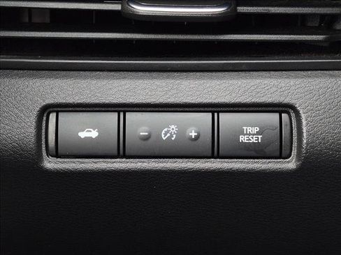Used 2025 Nissan Altima 2.5 SV FWD image 15