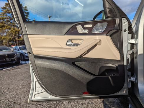 Used 2022 Mercedes-Benz GLS 450 4MATIC image 11