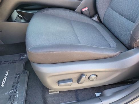 Used 2023 Hyundai Kona SE w/ Cargo Package image 19
