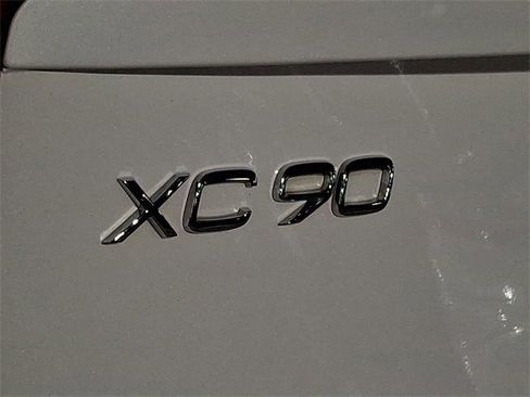 Used 2020 Volvo XC90 T6 Momentum w/ Protection Package Premier image 34