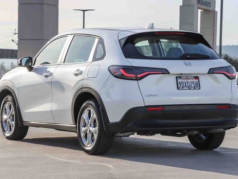 Certified 2023 Honda HR-V LX image 6