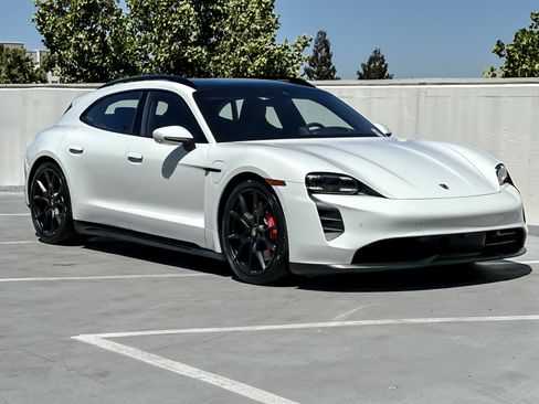 Certified 2024 Porsche Taycan GTS AWD/4WD image 11
