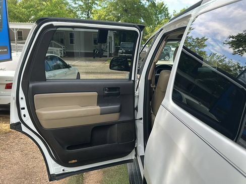 Used 2011 Toyota Sequoia SR5 AWD/4WD image 19