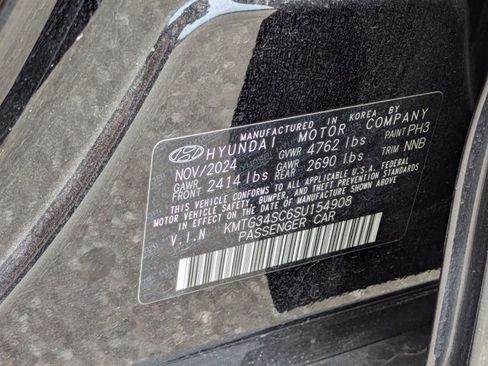 Used 2025 Genesis G70 2.5T image 23