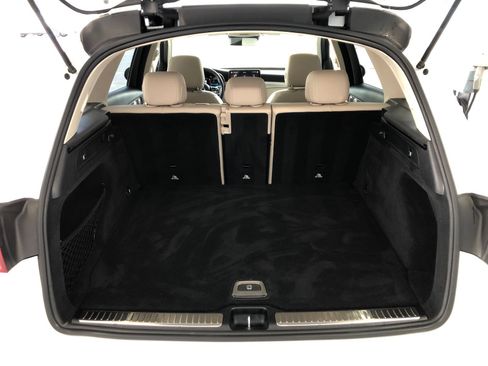 Used 2021 Mercedes-Benz GLC 300 4MATIC image 8