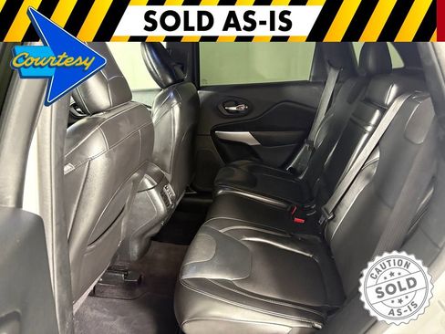 Used 2018 Jeep Cherokee Latitude Plus w/ Comfort/Convenience Group FWD image 33