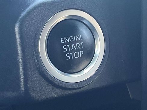 Used 2025 Toyota 4Runner SR5 AWD/4WD image 33